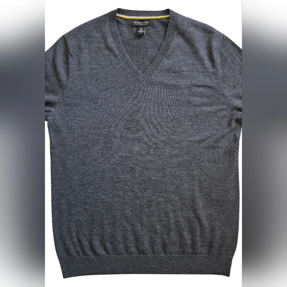 Banana Republic Merino Wool Large‎ Gray V Neck Sweater Extra Fine Soft